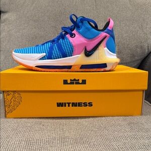 Nike LeBron James Witness 7